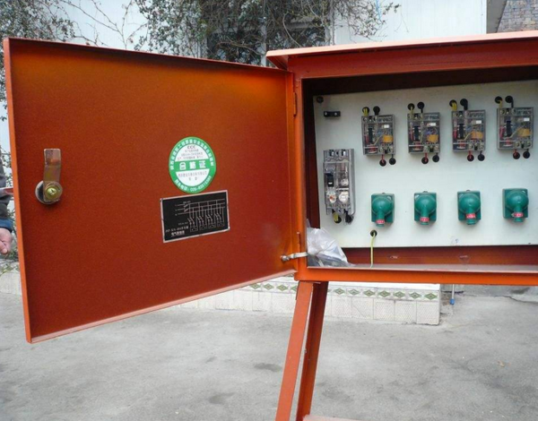 建筑工地臨時(shí)用電 開關(guān)箱與配電箱的安裝高度標(biāo)準(zhǔn)